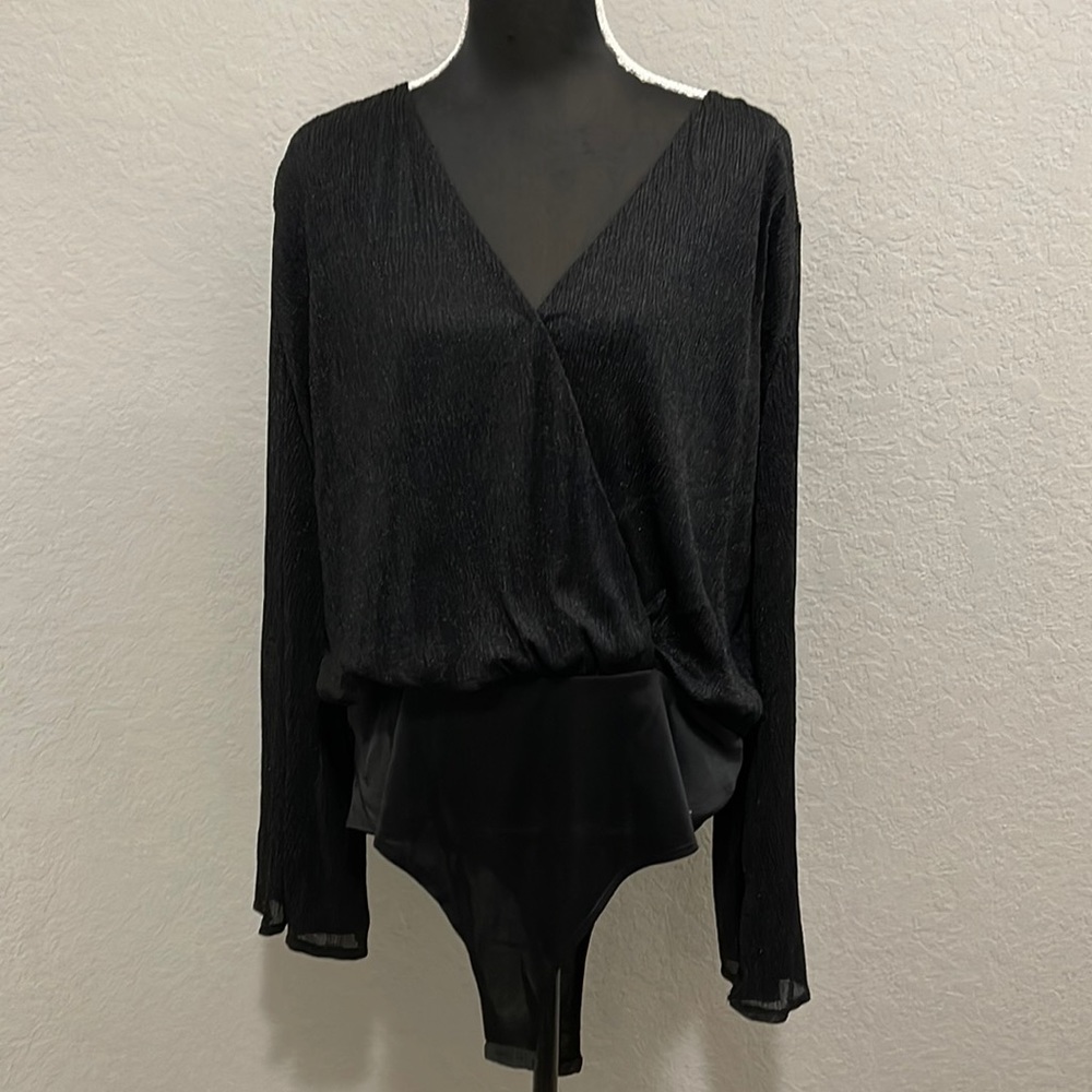 Super cute black sparkly top! 3x with tags!